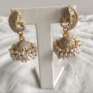 Peacock white earrings